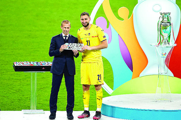 ইউরো সেরা ফুটবলার দোন্নারুমা