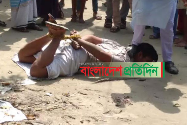 চুরির অপবাদে যুবককে মধ্যযুগীয় কায়দায় নির্যাতন কাউন্সিলরের, ভিডিও ভাইরাল