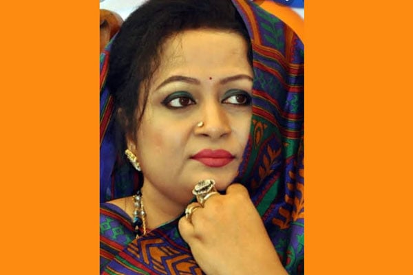 শিশুর হার্টে ছিদ্র বাবার ক্যান্সার, পাশে দাঁড়ালেন লিপি ওসমান