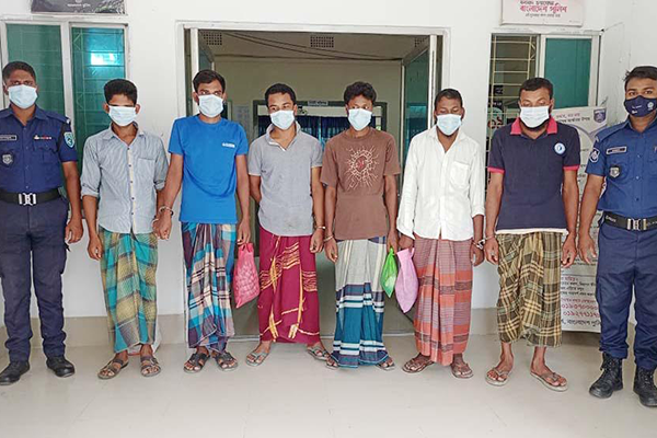 ফুলবাড়ীতে ৬ জুয়াড়ী গ্রেফতার