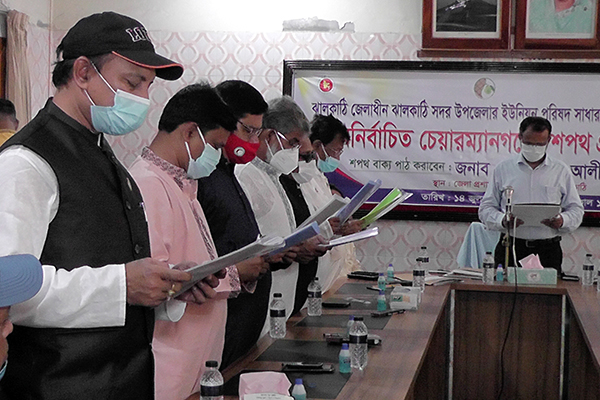 শপথ নিলেন ঝালকাঠি সদরের ৯ ইউপি চেয়ারম্যান