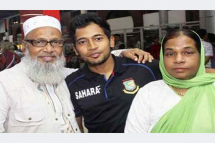 করোনা উপসর্গ নিয়ে ঢাকার পথে মুশফিকের বাবা-মা