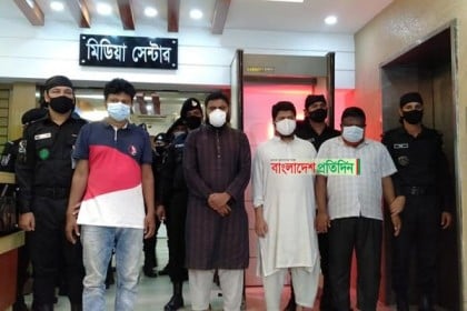 রোগী ভাগিয়ে আনলেই কোরবানির গরু উপহার!