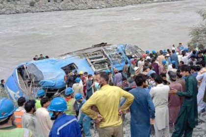 পাকিস্তানে বোমা হামলায় ৯ চীনা নাগরিকসহ নিহত ১৩