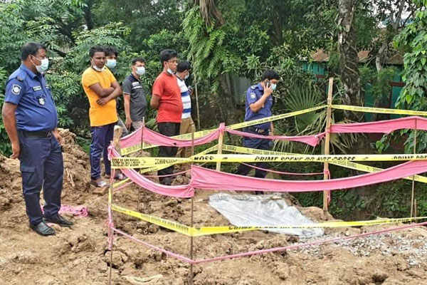 ভালুকায় জমি নিয়ে বিরোধে একজনের দুই পা কেটে ফেলল প্রতিপক্ষরা 