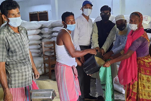 নাসিরনগরে ভিজিএফ’র চাল বিতরণ শুরু