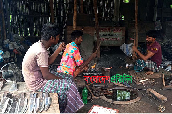 মুখরিত হয়ে উঠেছে কামারপল্লী