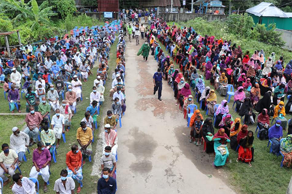নোয়াখালীতে ৭০০ হতদরিদ্র জেলে পরিবারে ত্রাণ বিতরণ