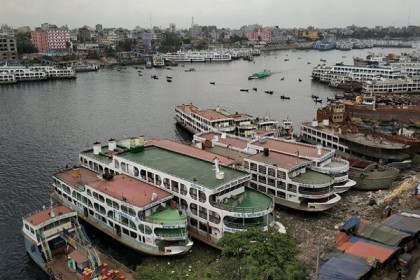 ২৩ দিন পর অর্ধেক যাত্রী নিয়ে লঞ্চ চলাচল শুরু