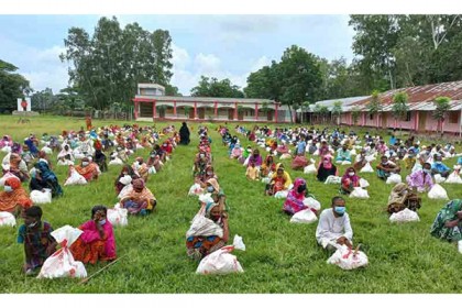 পীরগঞ্জে ৩০০ অতিদরিদ্র পরিবারকে বসুন্ধরা গ্রুপের ত্রাণ সহায়তা
