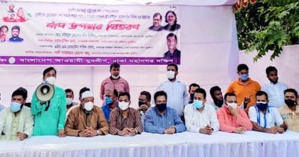 সূত্রাপুরে দুস্থদের মাঝে যুবলীগ দক্ষিণের ত্রাণ বিতরণ


