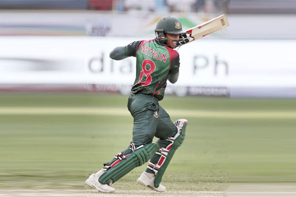 ফিরলেন মিঠুন, ৩ উইকেট হারিয়ে ব্যাকফুটে টাইগাররা