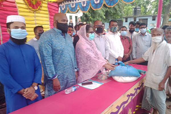 সোনাতলায় ঈদুল আযহা উপলক্ষ্যে 
ভিজিএফের চাল বিতরণ