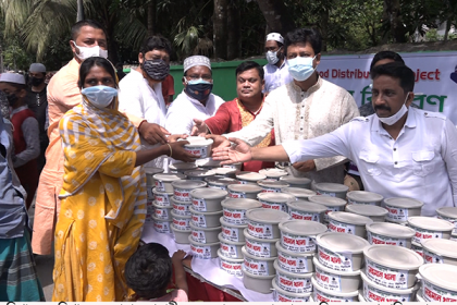 বরিশালে অসহায় ও ছিন্নমূল ৫ শতাধিক মানুষের মাঝে খাদ্য বিতরণ