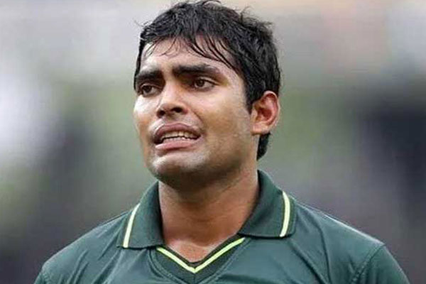 উমর আকমলকে পেটালেন চার ‘ভক্ত’, অবশেষে...