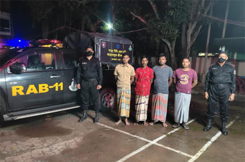 চৌদ্দগ্রামে ২৮ কেজি গাঁজাসহ চার মাদক ব্যবসায়ী গ্রেফতার, সিএনজি জব্দ 