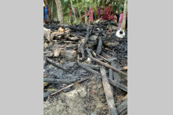 শর্ট সার্কিট থেকে অগ্নিকাণ্ড, গলাচিপায় বসতঘর পুড়ে ছাই