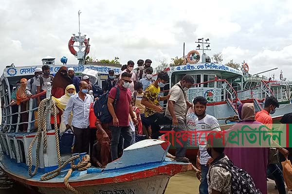 বাংলাবাজার ফেরিঘাটে ঘরমুখী মানুষের ভিড়