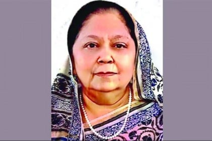 হান্নান শাহ'র স্ত্রীর প্রথম জানাজা সম্পন্ন, বাদ আছর গ্রামের বাড়িতে দাফন