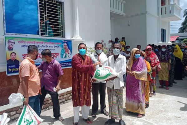 পটুয়াখালীতে ২০০ অসহায় পরিবারের মাঝে খাদ্য সামগ্রী বিতরণ সুলতান মৃধার