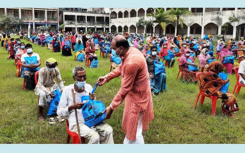 গাজীপুরে এক হাজার দরিদ্র-অসহায় মানুষকে ঈদ সামগ্রী দিলেন যুবলীগ নেতা
