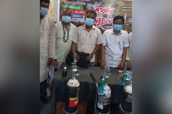 বগুড়ায় করোনা রোগীদের জন্য উদীচীর মানবিক কার্যক্রম