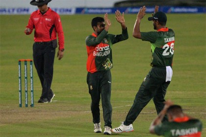 বাংলাদেশকে ২৪১ রানের টার্গেট দিল জিম্বাবুয়ে

