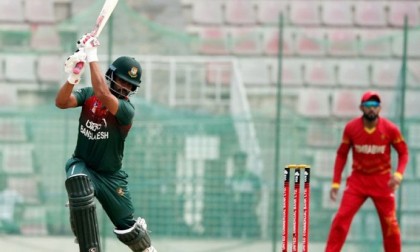 রাজার দুর্দান্ত ক্যাচ, সাজঘরে তামিম

