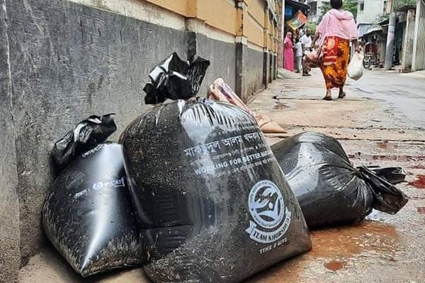 কোরবানির বর্জ্য অপসারণে ফ্রি গার্বেজ ব্যাগ ও ব্লিচিং বিতরণ করবে টিম খোরশেদ