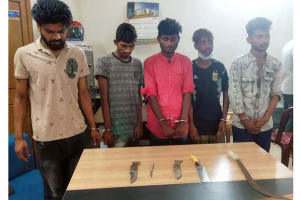 হত্যার পরিকল্পনায় ছিনতাইকারী, হঠাৎ পুলিশের উপস্থিতিতে বাঁচল প্রাণ