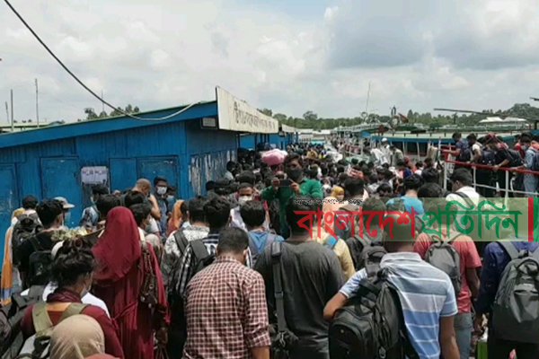 শিমুলিয়া ঘাটে ঘরমুখী মানুষের চাপ বেড়েছে