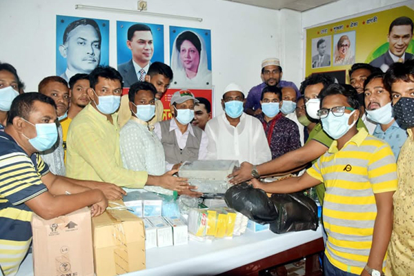 বগুড়ায় করোনা হেল্প সেন্টারে ছাত্রদলের প্রিন্টার হস্তান্তর