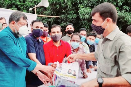 রাজধানীতে ১০০০ বাক-প্রতিবন্ধীর মাঝে যুবলীগের ঈদ উপহার

