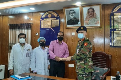 মমেক হাসপাতালের ১২ চিকিৎসকের 
বেতন দিবেন সংস্কৃতি প্রতিমন্ত্রী 