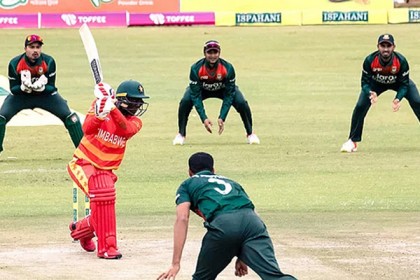 টাইগারদের ২৯৯ রানের লক্ষ্য দিল জিম্বাবুয়ে