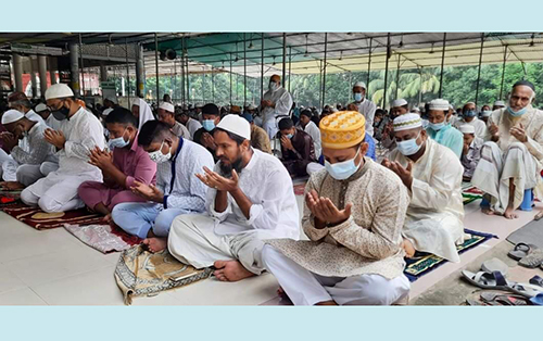 রাজশাহীতে ঈদের প্রধান জামাতে করোনা মহামারী থেকে মুক্তির আকুতি 