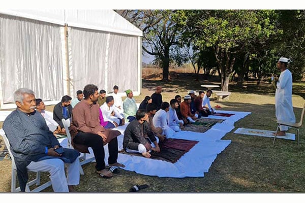 মাহমুদুল্লাহর ইমামতিতে টাইগারদের ঈদ জামাত

