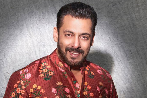‘সালমান বিবাহিত, স্ত্রী ও কন্যা থাকেন দুবাইয়ে’-এ প্রশ্নে মুখ খুললেন ভাইজান