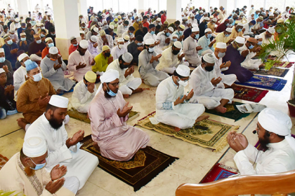 খুলনা বিশ্ববিদ্যালয়ে ঈদের জামাত অনুষ্ঠিত