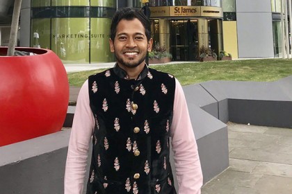 ‘বাবা-মা সুস্থ হয়ে উঠছেন, সবাইকে ঈদের শুভেচ্ছা’