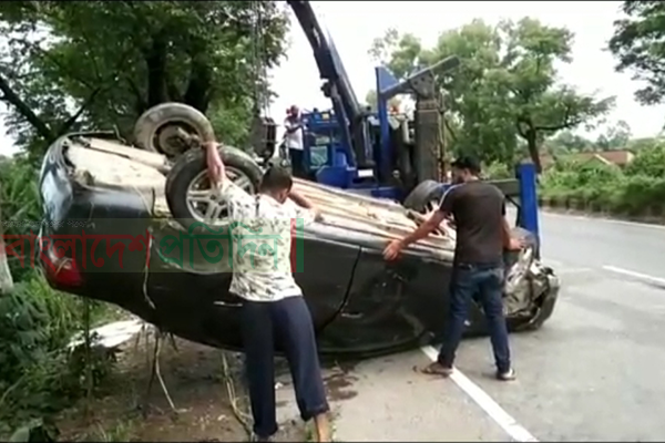 গজারিয়ায় প্রাইভেটকার খাদে পড়ে দুই নারীসহ নিহত ৩