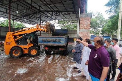 ঈদের দিনই কোরবানির বর্জ্য অপসারণ শুরু করেছে রাসিক