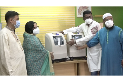টাঙ্গাইল জেনারেল হাসপাতালে অক্সিজেন কনসেনট্রেটর মেশিন প্রদান