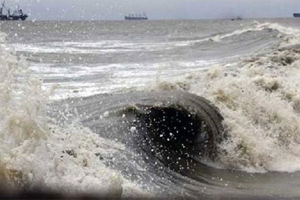 লঘুচাপের প্রভাবে সাগর উত্তাল, ৩ নম্বর সতর্ক সংকেত