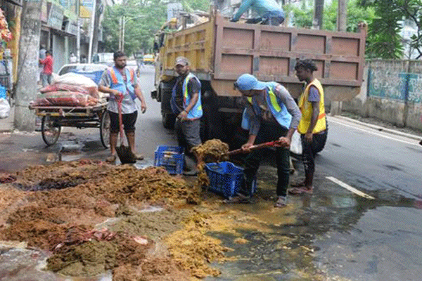 ১০ ঘণ্টায় বর্জ্য অপসারণ চসিকের