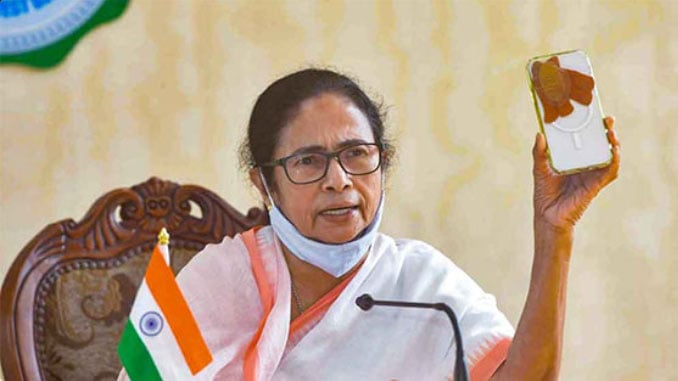মন্ত্রীদের মুঠোফোন নির্ভরতা কমানোর নির্দেশ মমতার