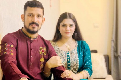 যুগল ছবি পোস্টে নাসিরের ঈদ শুভেচ্ছা

