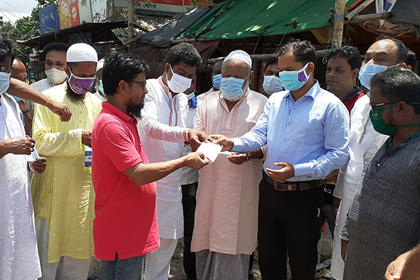 ফুলপুরে বঙ্গবন্ধু ফাউন্ডেশনের উদ্যোগে মাস্ক ও সাবান বিতরণ 