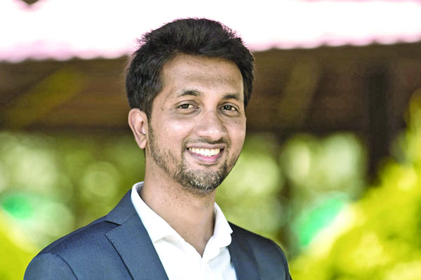 কুলি থেকে ৩০০ কোটি টাকার মালিক