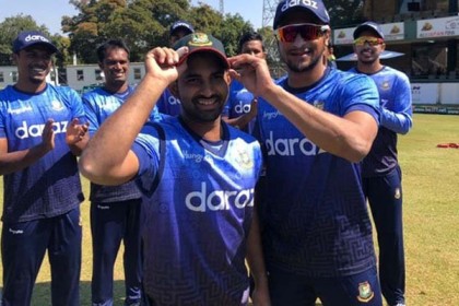 শামিম পাটওয়ারীকে প্রশংসায় ভাসিয়ে যা বললেন মাহমুদউল্লাহ